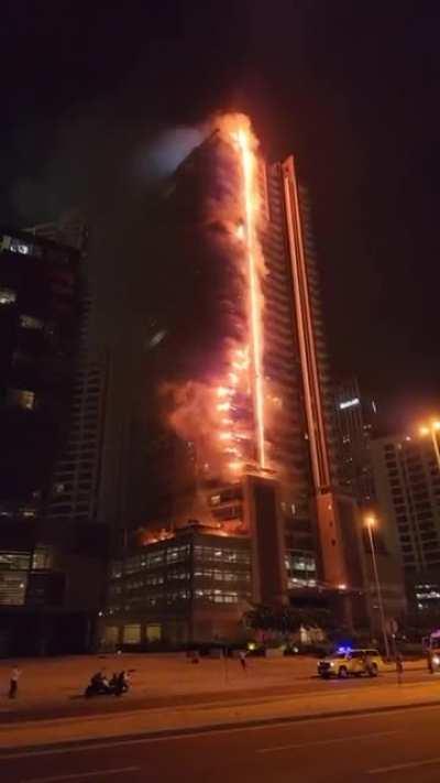Dubai 35 story hi-rise on fire. Building belongs to the Emaar company, a developer in the region (7-Nov 22)