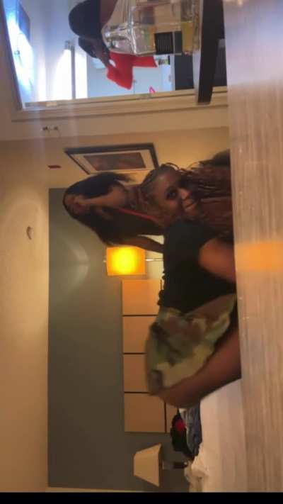 Wanyae ass so fat😩