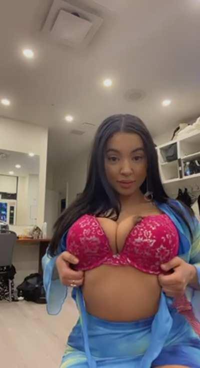 React if you'd fuck my tits