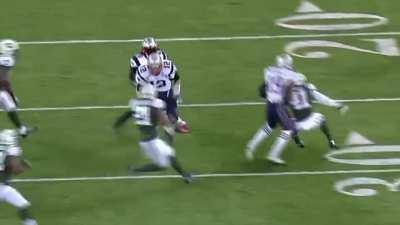 This is tied with juking Urlacher as one of my favorite Brady moments.