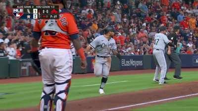 [Highlight] Luis Robert ties the game up at 2 with an RBI Single!