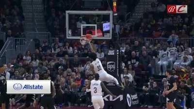 [Highlight] Jarrett Allen spins and dunks all over Moses Brown