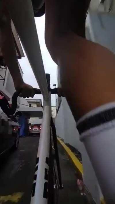 Kamot ulo moments, napaorder na lang tuloy ang biker