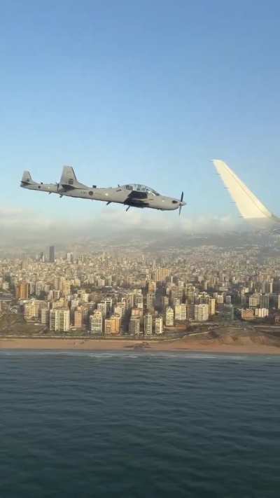 Super Tucanos protegendo o Papa Leão XIV em sua chegada ao Líbano