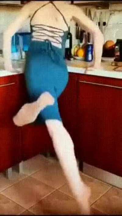 If you keep pulling the cord, the motor will start eventually.