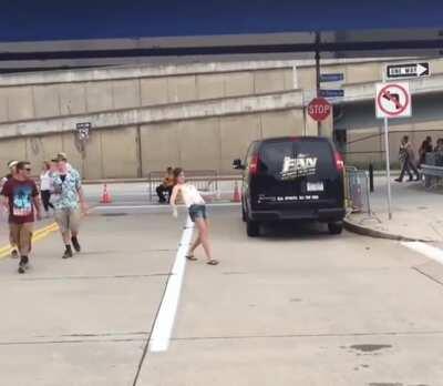 HMC while I try to make a phone call