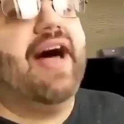 I got sent this in a discord دردشة