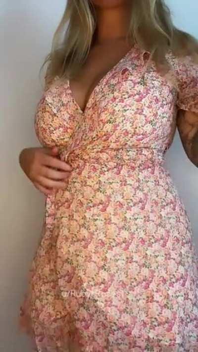 From sundress to undress in 3 seconds! 🥇❤️