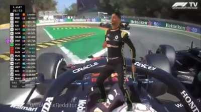 Ricciardo, but without a green screen behind him