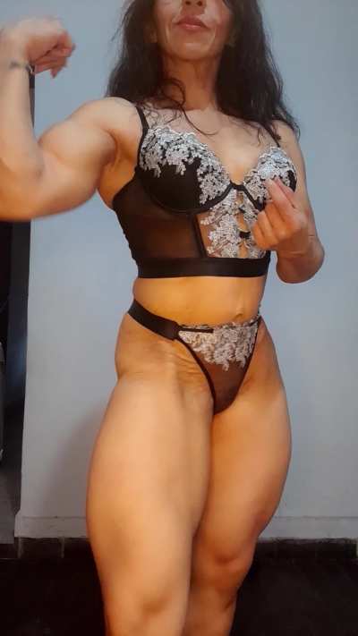 Mature woman about to turn 47, shows off her muscles.