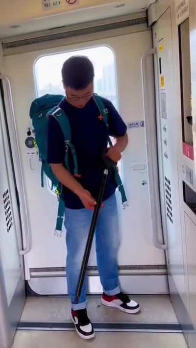 This foldable cane chair