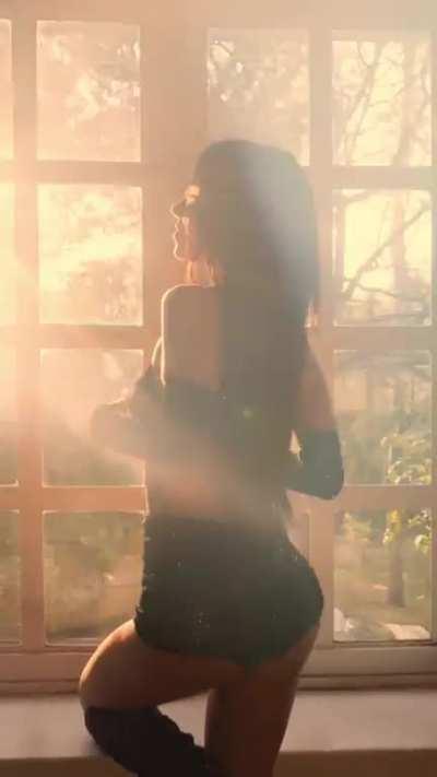 La super ardiente y calietne de caelike ð¥ð¥ð¥ð¥ð¥ sensual baile