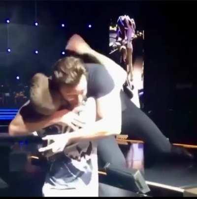 Вот как надо относится к фанатам