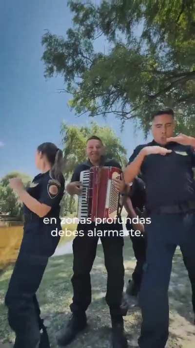 No elegí nacer en Córdoba, tuve el privilegio. Video de prevención de la policía de Cordoba en forma de Cuarteto.