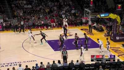 [Highlight] AD shoots a corner three to hit the side of the backboard