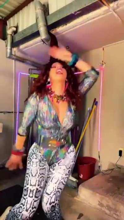 Parece pendeja, pero lo mueve bien rico el culo🥵🤤🍑