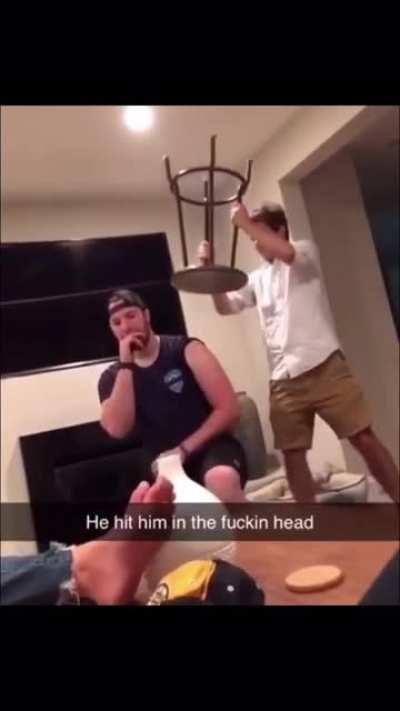 Добрый доктор Айболит (попытка вправить плечо стулом)