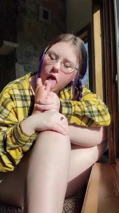 Had to give the toes some licks!