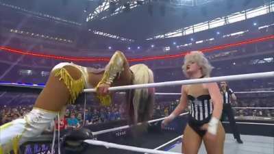 Toni Storm and Mercedes Moné (Sasha Banks) kiss