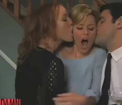 Elizabeth Banks in Wainy Days