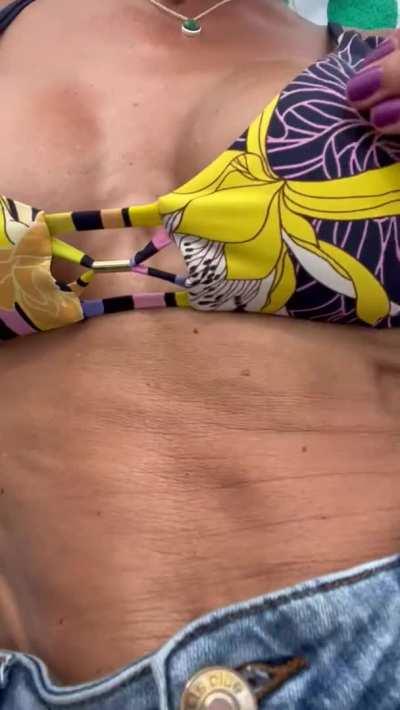 Empty chair, horny mama…..45f