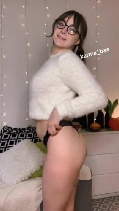 Your high school fantasy just came true😇 Happy Monday!🥰