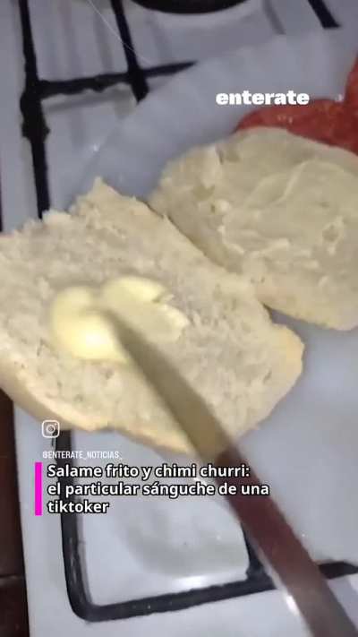 H&iacute;gado salio del chat: sanguche de salame frito y chimi. 