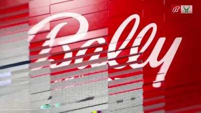 [Highlight] Giannis controls the lob pass and chucks the ball through the rim