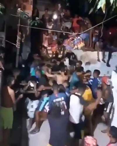 Pinhata é baile de favela ...