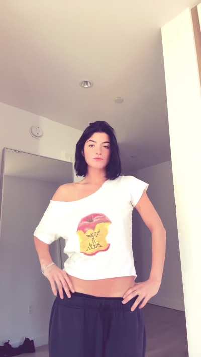 Goddamn her tummy is crazy