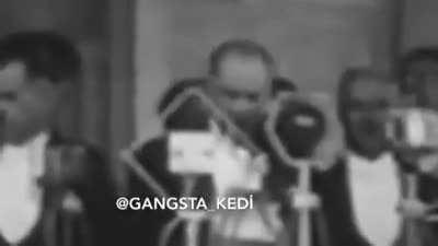 Atamda ki asalate bak yattığı yerden yargı dağıtıyor (Hangi flair ekliyeceğimi bilmiyorum)