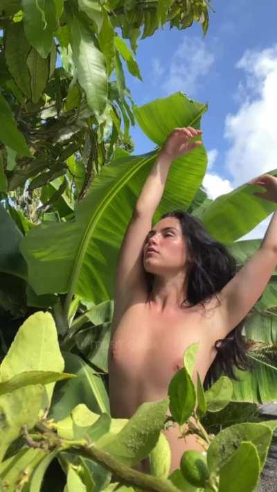 I’m Eva, do you want to be my Adam?🌺