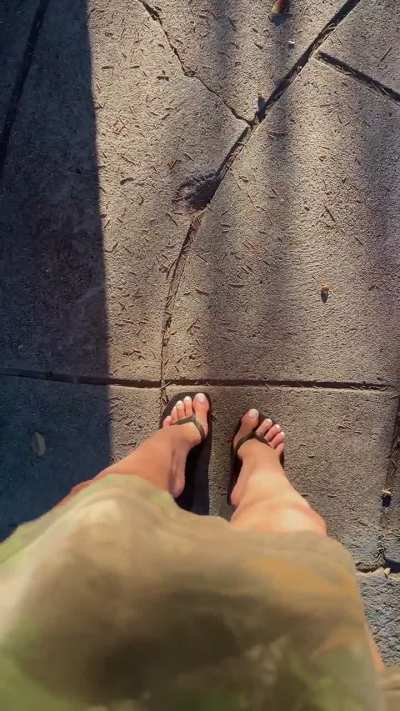 i wrote a silly little flip flop song today, want me to sing more in my videos??? 😅🙈