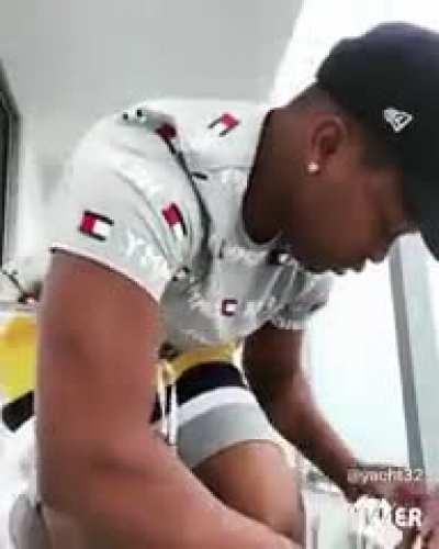 Guy flexes his money then get fucked by the wind