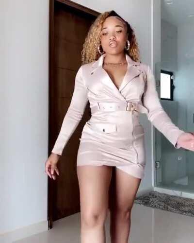 That phat ass always trynna bust out of ANYTHING she wears 😗🎶