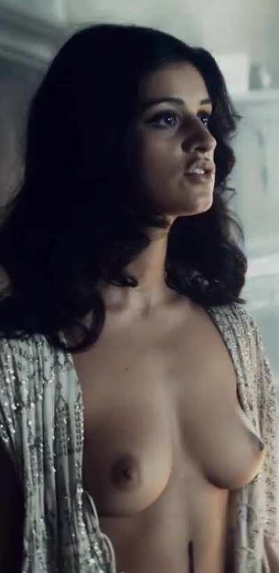 Anya Chalotra (The Witcher)