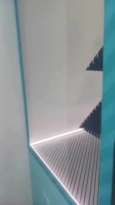 Wow floating pyram...