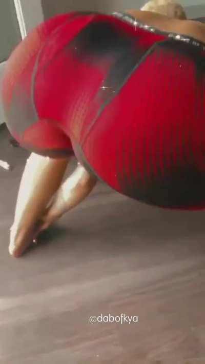 Kya Shaking Ass 😲