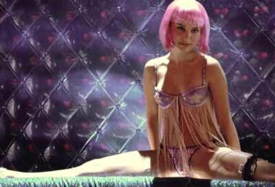 Natalie Portman spreading her legs for us