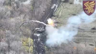 UKR soldier from 1st Air Mobile runs out behind RF tank and fires an RPG at it. Date not given but recent.