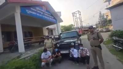 Police nahi aayegi - They shouted