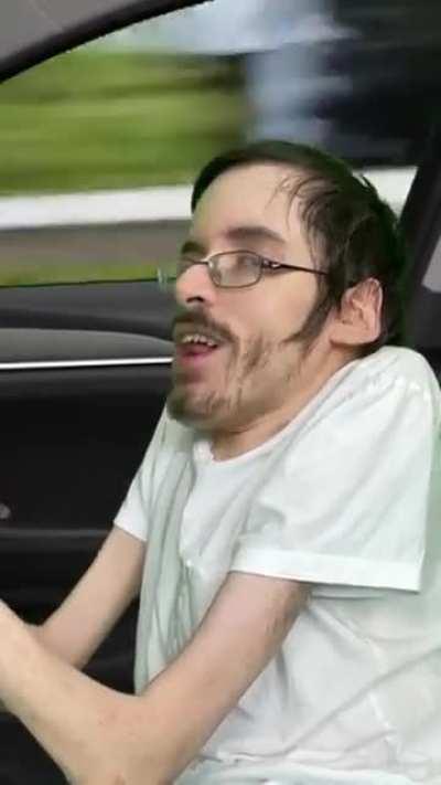 Qual o nome da moça no começo