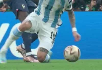 I support Argentina but I honestly can’t see any contact at all