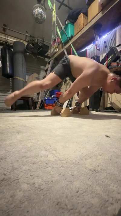 Straddle planche Progress (why my legs bent)
