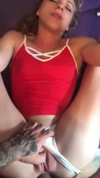 Look at those legs shake 😍