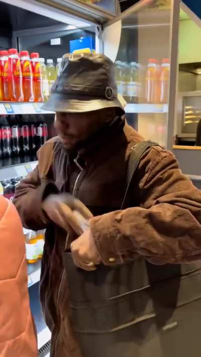Thieves shoplifting at Greggs in Glasgow.