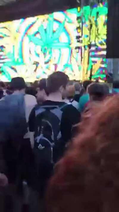 Festival girl gets fingering from behind and carry on getting herself off in the middle of a crowd