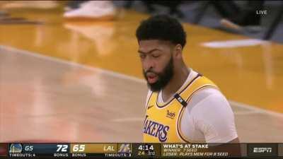 [Highlight] AD blocks Draymond at the rim and gets the and-1 on the other end