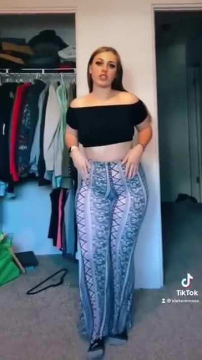 Looks like the Flares Queen Em is on Reddit now 😜Check Her page out @ r/123456emmm ❤️🍑