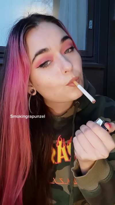 Pov: your smoker girlfriend wants to make your hoodie smell like her cigs❤️